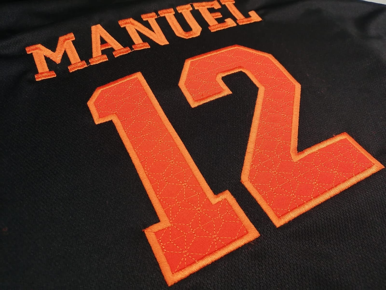 Bordado en prenda deportiva